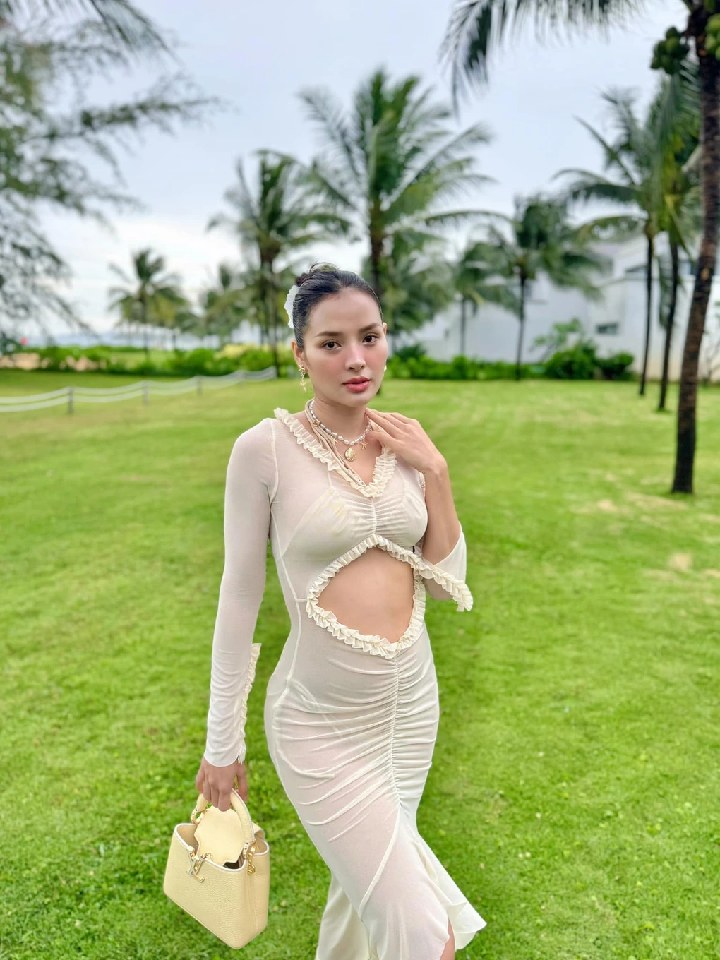 Phương Trinh Jolie – Gợi Cảm Và Tự Tin